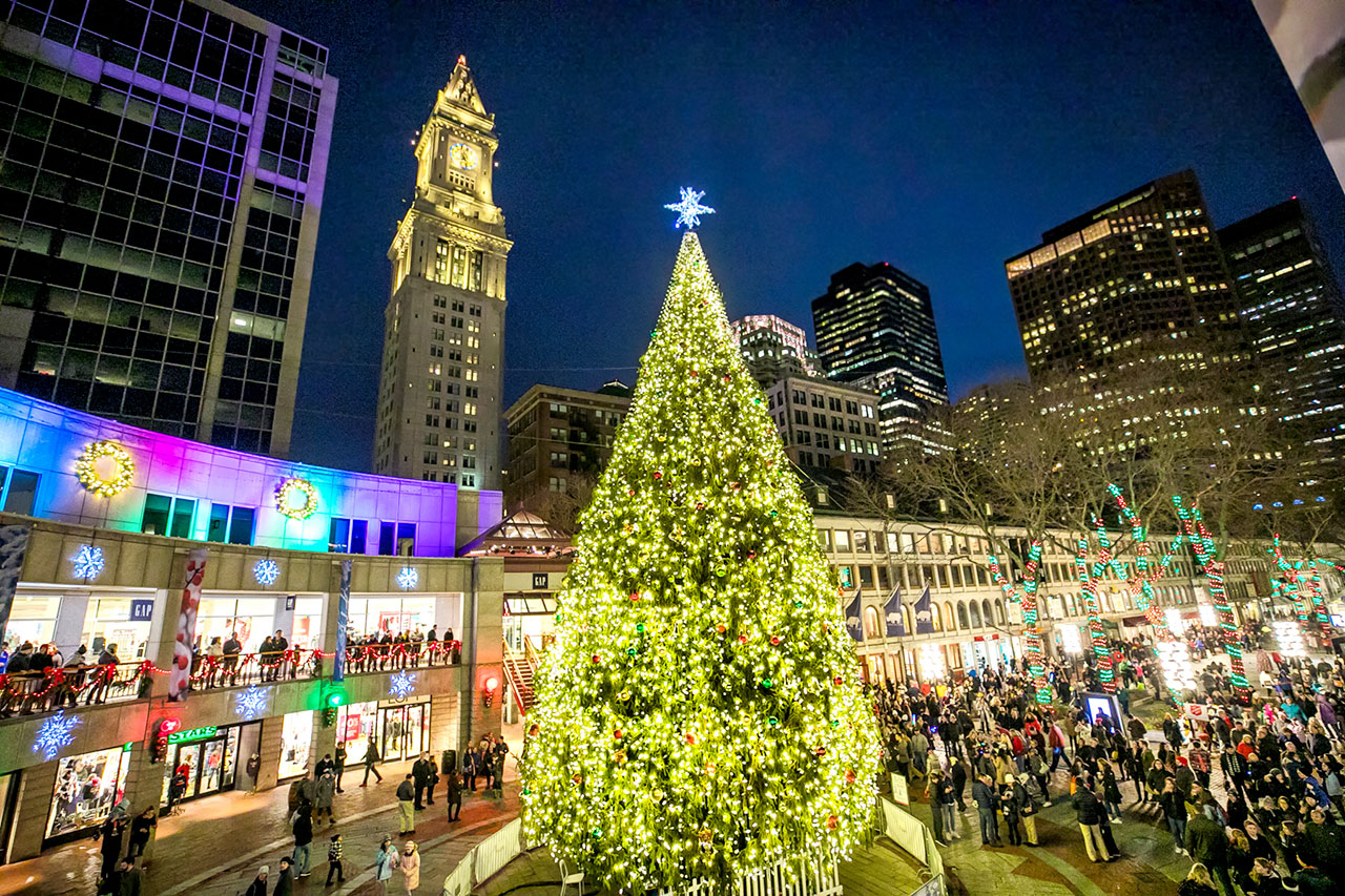 Atmosfere natalizie a Boston con regali ed esperienze shopping