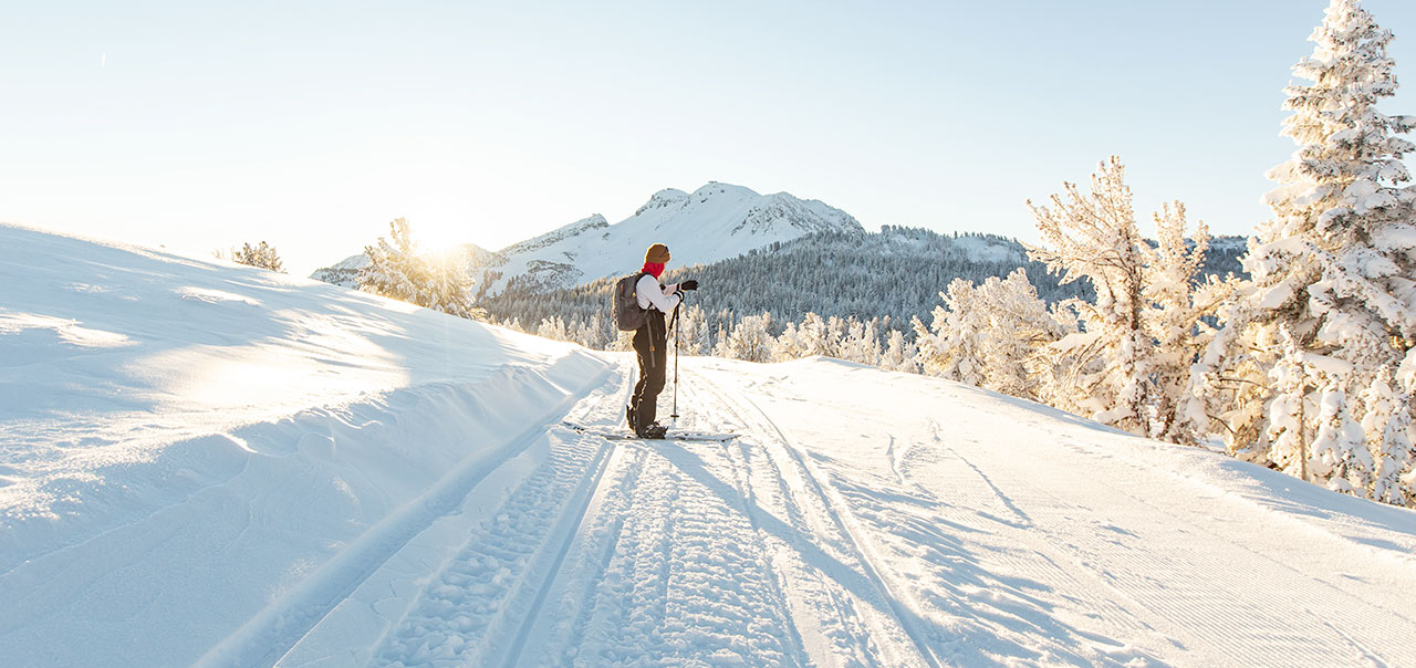 MAMMOTH LAKES, CALIFORNIA — DOVE LA MAESTOSITÀ DELLA NATURA INCONTRA L’ESTETICA DEL PANTONE 2026 “CLOUD DANCER”