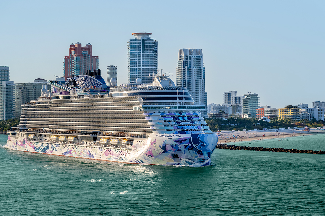 NORWEGIAN CRUISE LINE® BATTEZZA LA SPLENDIDA NORWEGIAN LUNA™