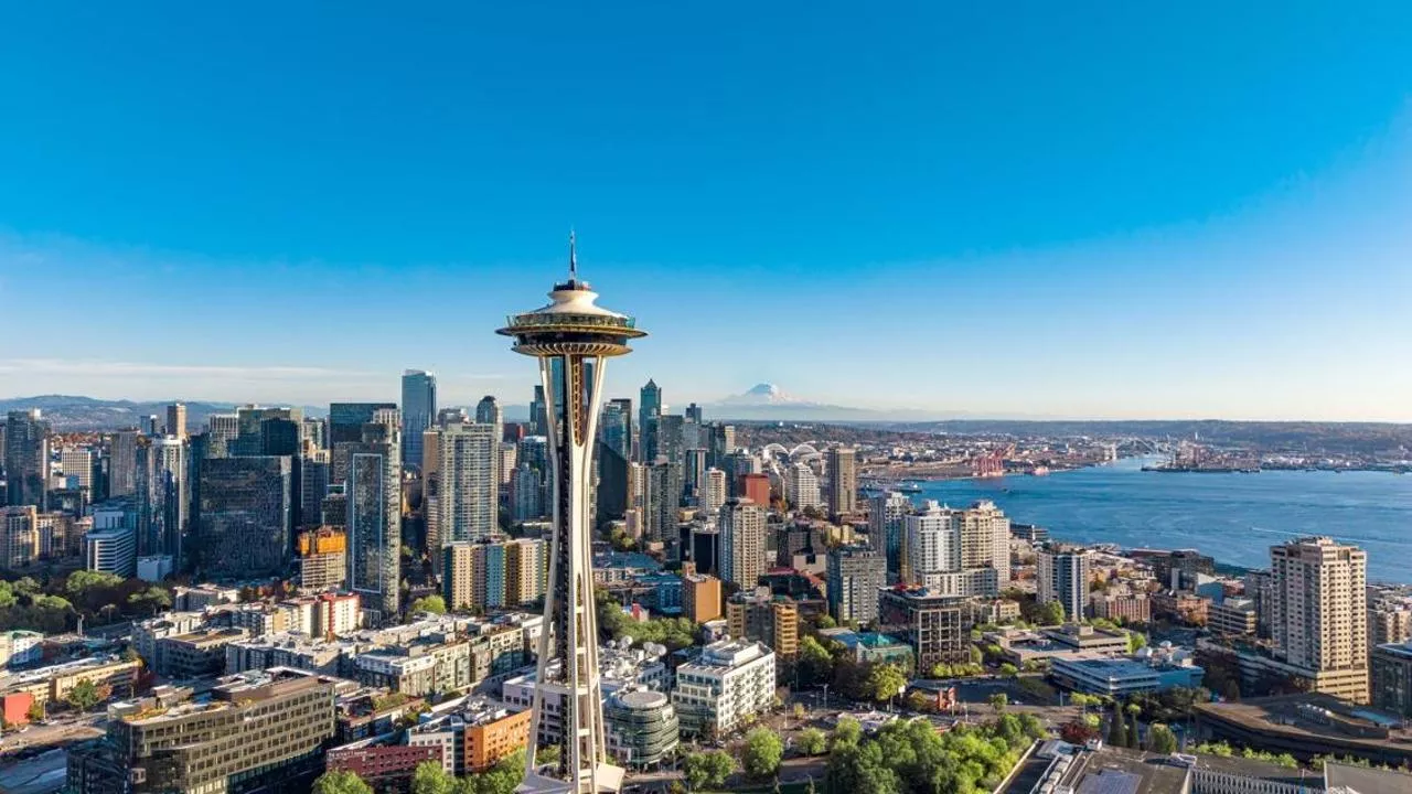 America 250 / L’innovazione. Digital economy, colossi dei cieli e chicchi di caffè. Ma a Seattle lo stupore è di vetro colorato. E a Venezia...
